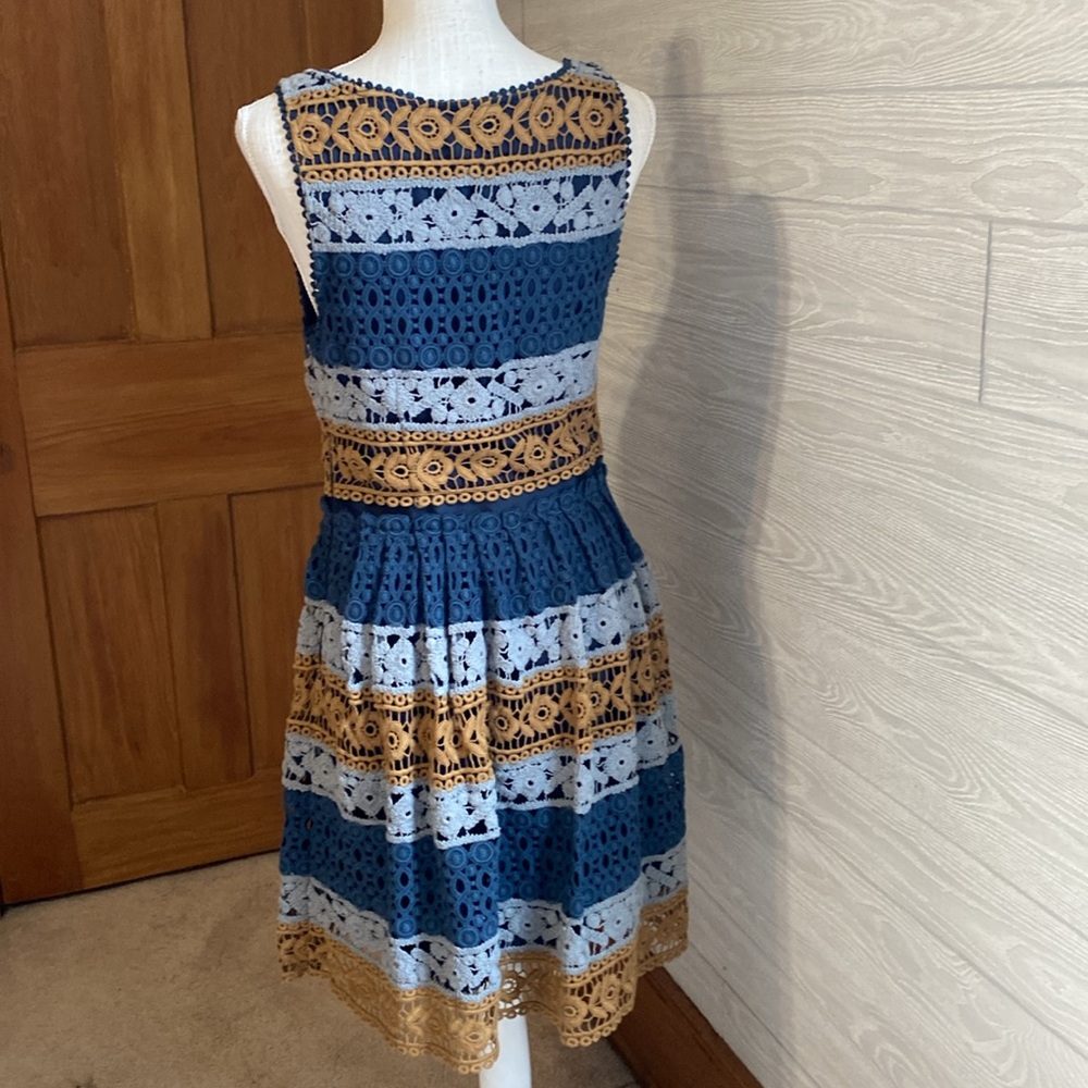 Maeve by Anthropologie lace striated dress. Size 8
